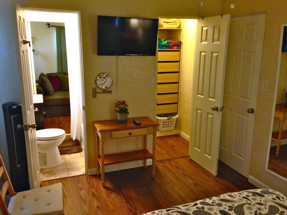 Blue Heron Cottages San Diego Room photo